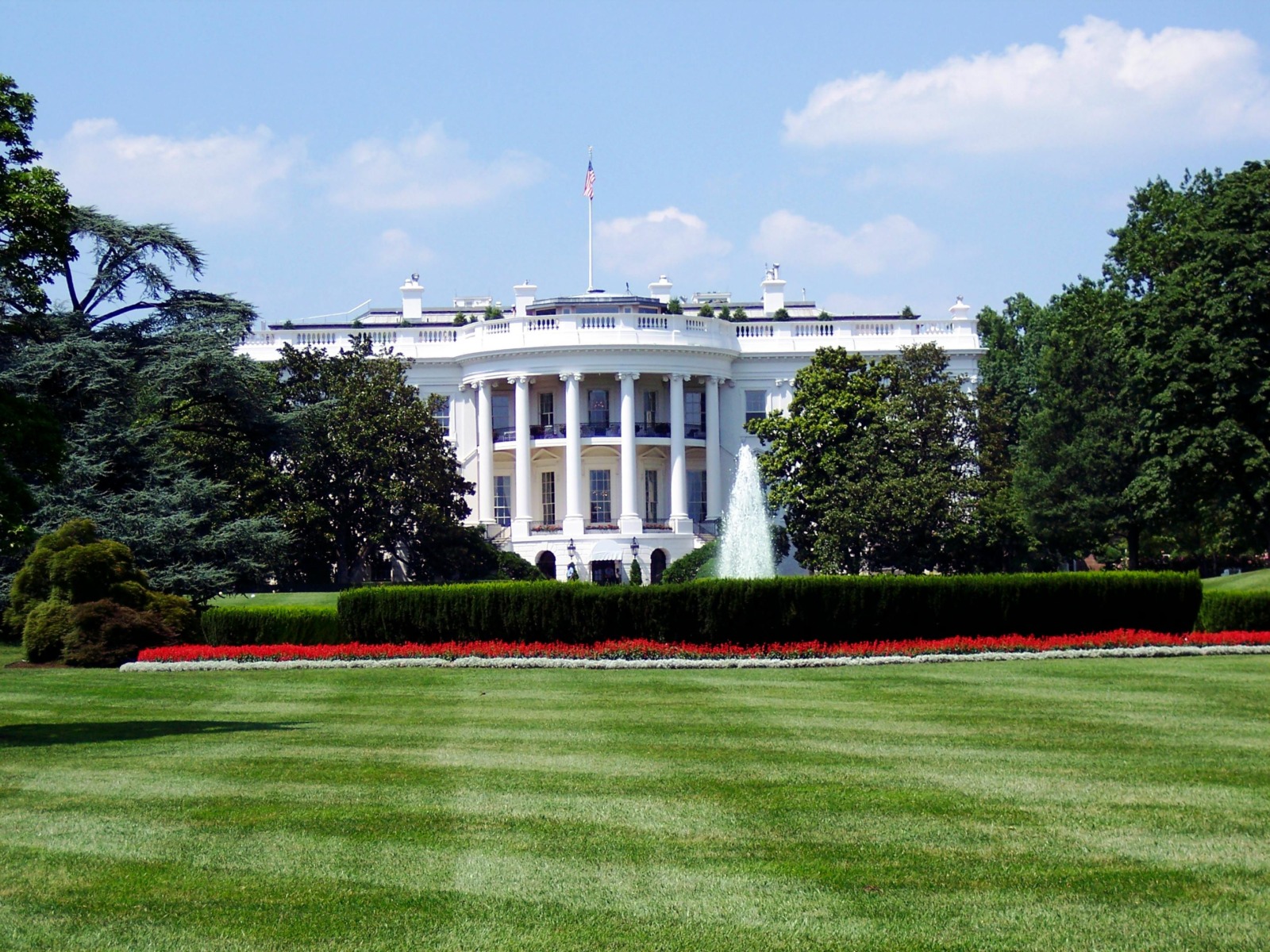 Instanța federală din SUA menține accesul jurnaliștilor CNN, MSNBC și Politico la Casa Albă