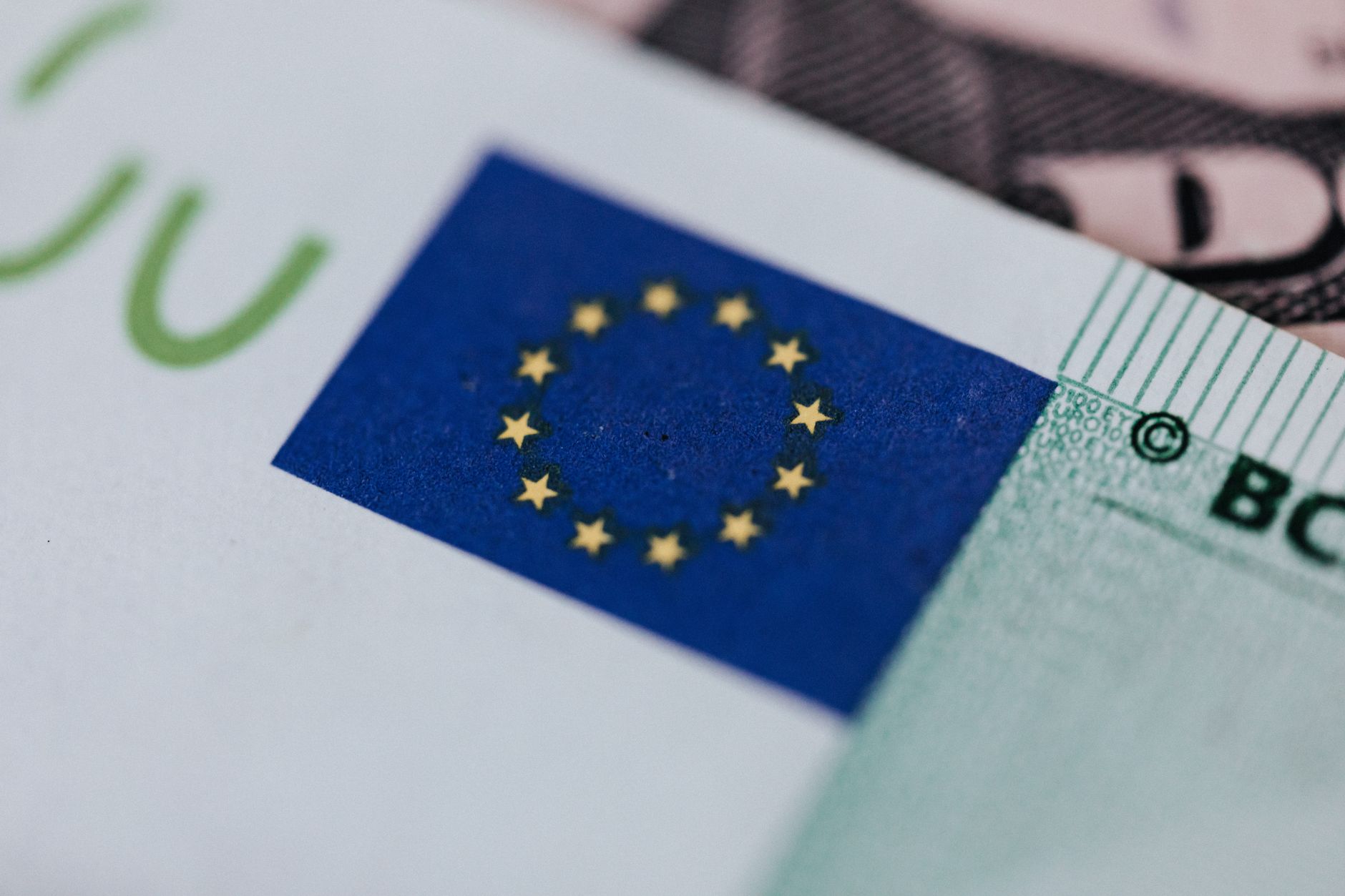 Riscul de fraudă crește odată cu noul buget UE: Avertismentul Curții de Conturi Europene