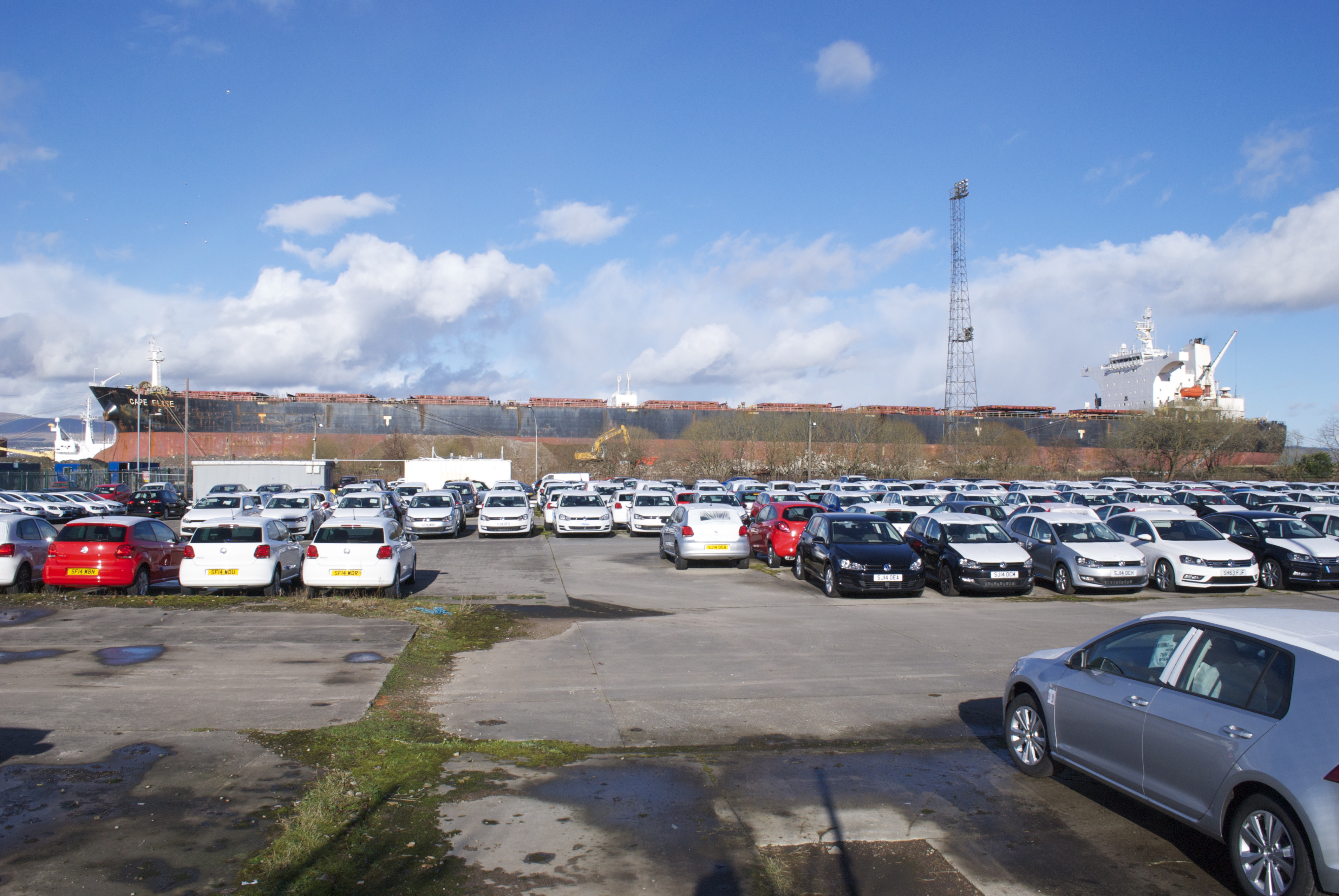 Escaladarea atacurilor în Strâmtoarea Ormuz: două nave comerciale au fost scufundate după lovituri cu proiectile