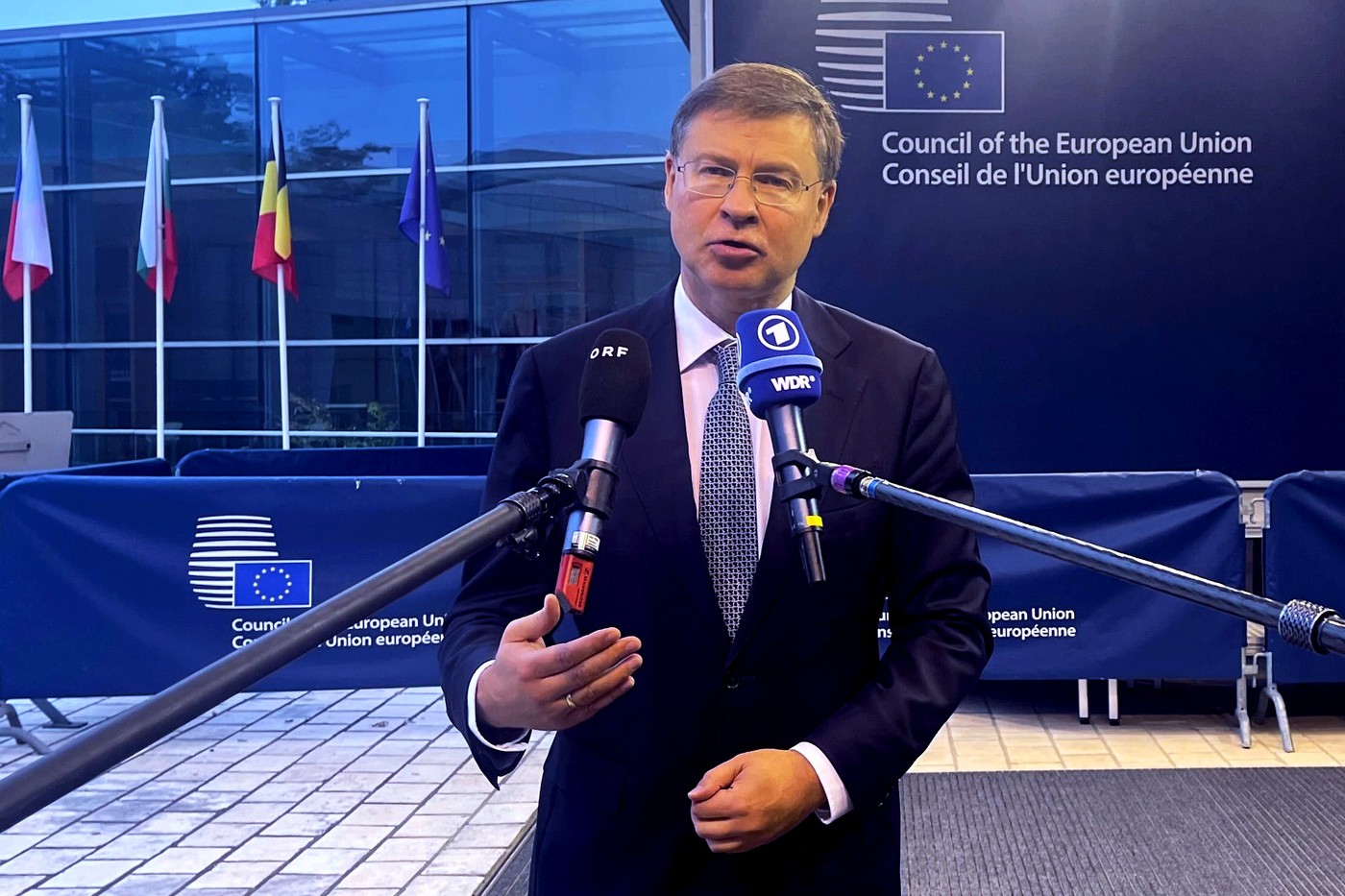 Uniunea Europeană pregătește restricții comerciale pentru a limita importurile din China