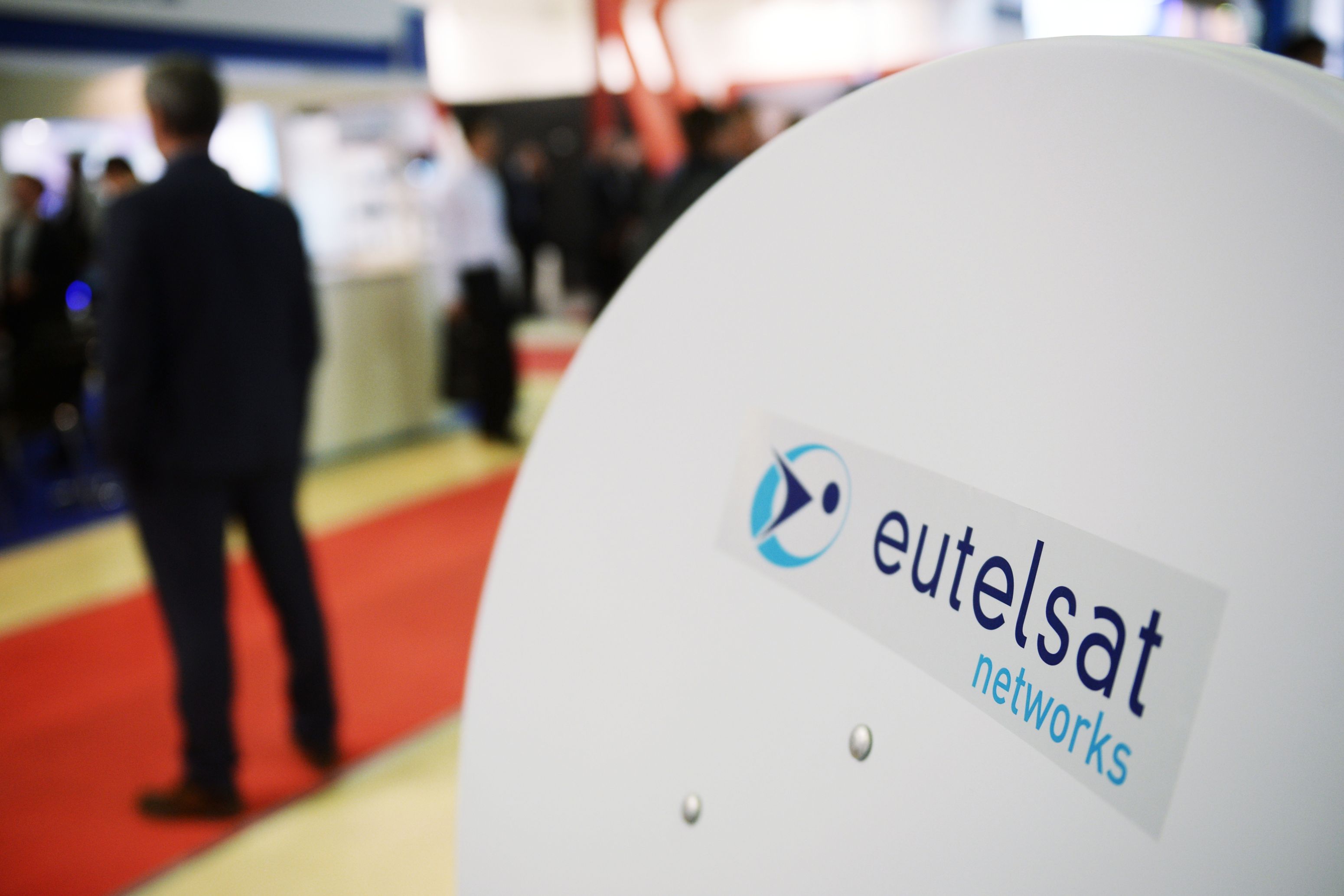 Raliu pentru Eutelsat: Acțiunile operatorului european cresc după restricțiile Starshield în Ucraina