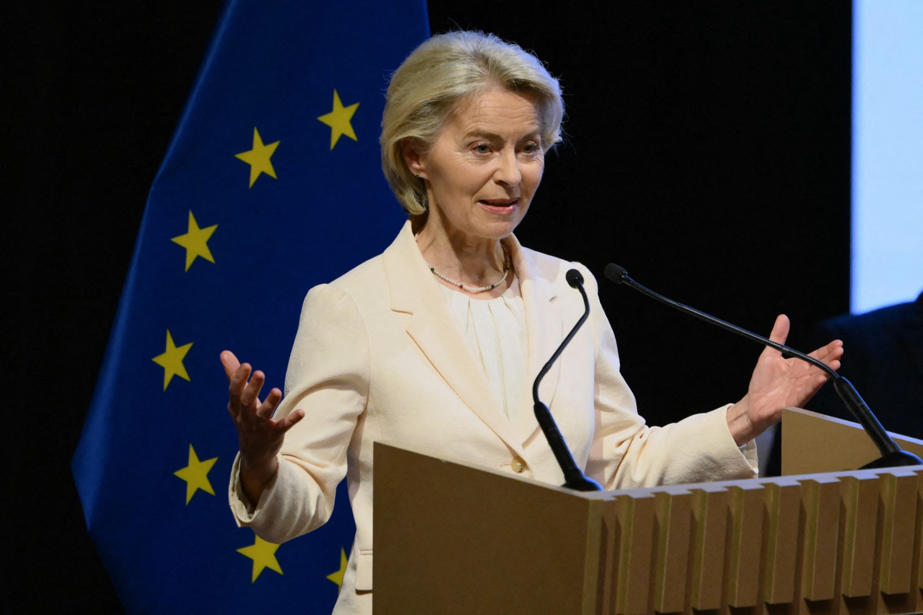 Comisia Europeană pregătește noi restricții pentru importurile din China pentru protejarea industriei auto