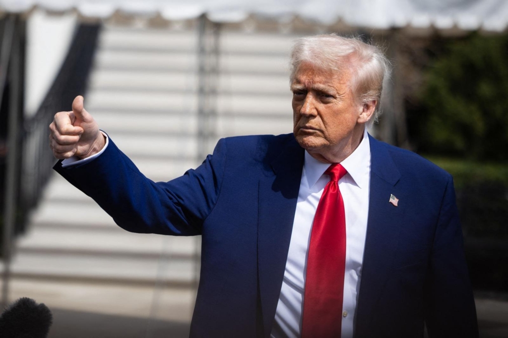 Donald Trump suspendă sancțiunile asupra exporturilor rusești de petrol și gaze