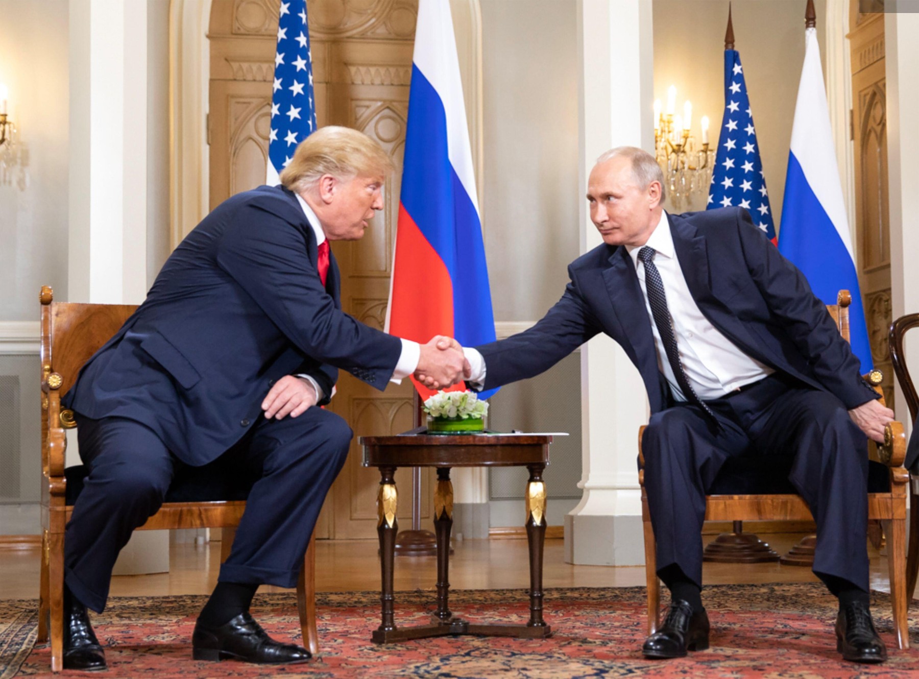 Donald Trump suspendă taxele vamale de 500% aplicabile importurilor din Rusia