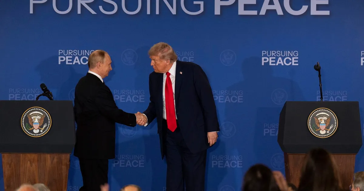 Zelenski avertizează că suspendarea sancțiunilor SUA de către Trump este o recompensă pentru Putin