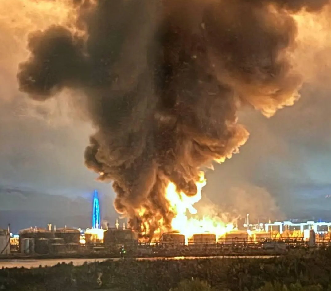 Atac masiv cu drone asupra Sankt Petersburg: vizate terminal petrolier și infrastructură digitală