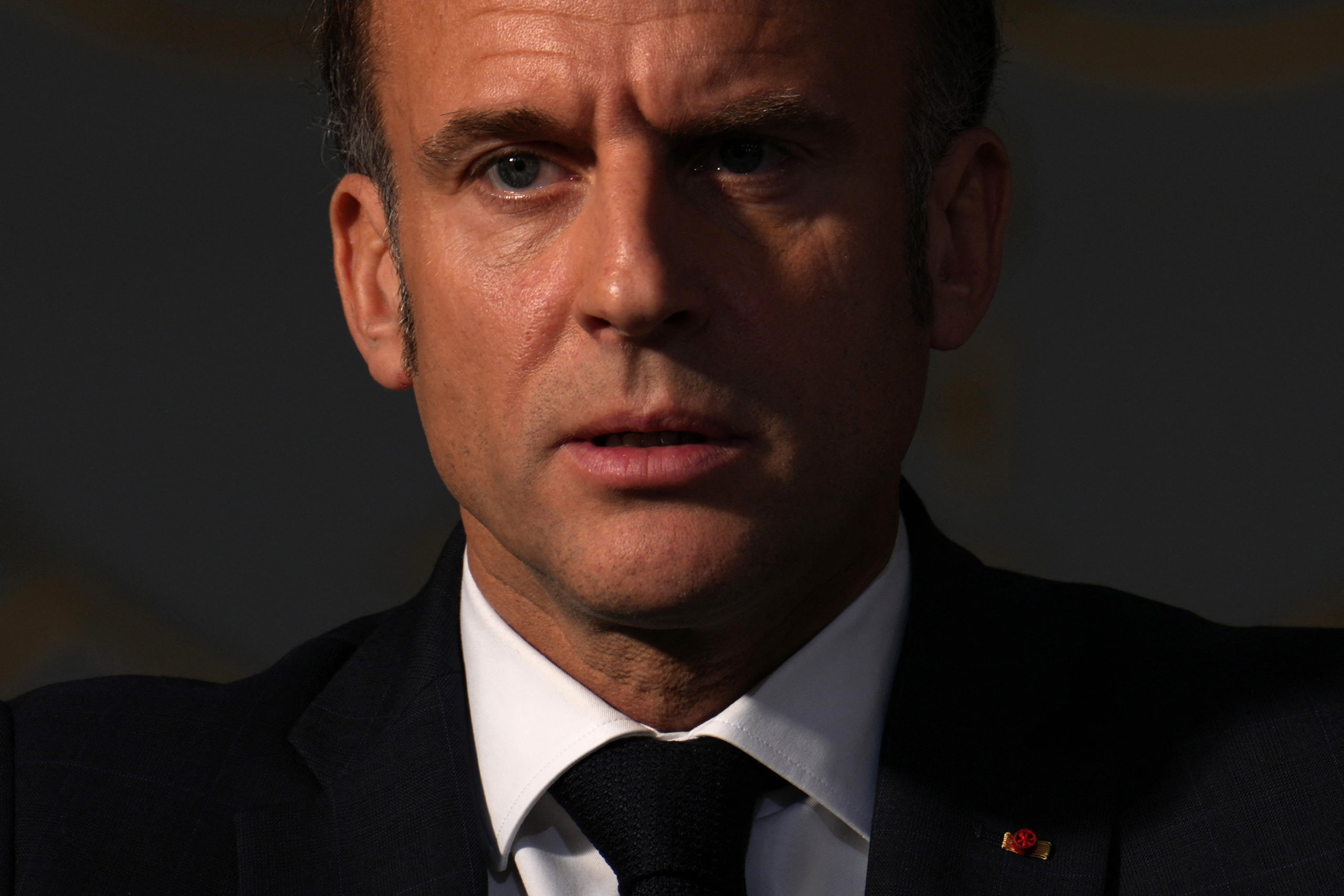Emmanuel Macron convoacă liderii partidelor pentru gestionarea crizelor geopolitice și a securității energetice