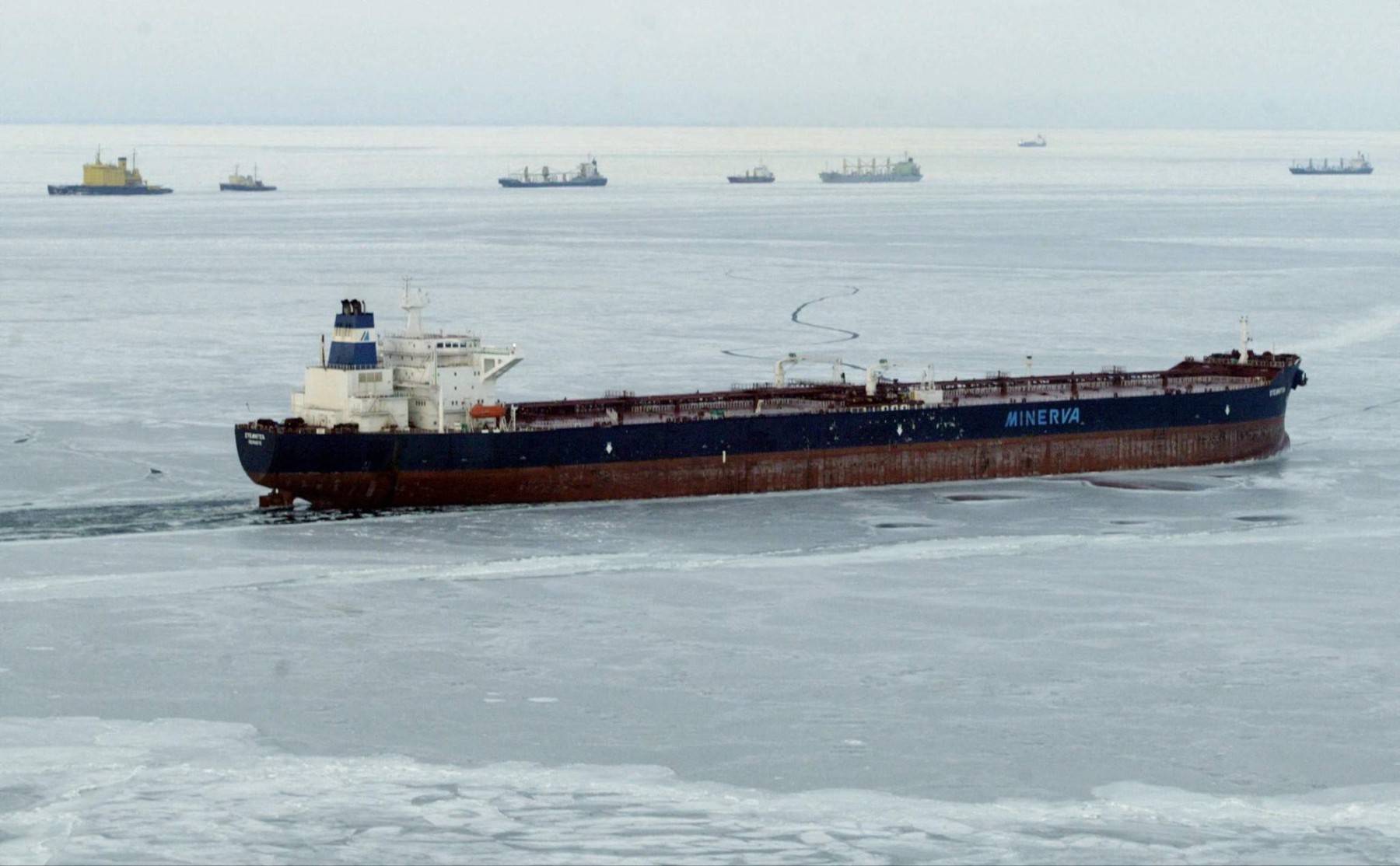 Rusia accelerează exporturile de petrol prin Ruta Maritimă de Nord, pe fondul instabilității rutei de la Suez