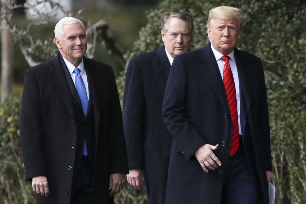 Mike Pence critică decizia lui Trump de a anula sancțiunile împotriva Rusiei: „Semnalează slăbiciune”