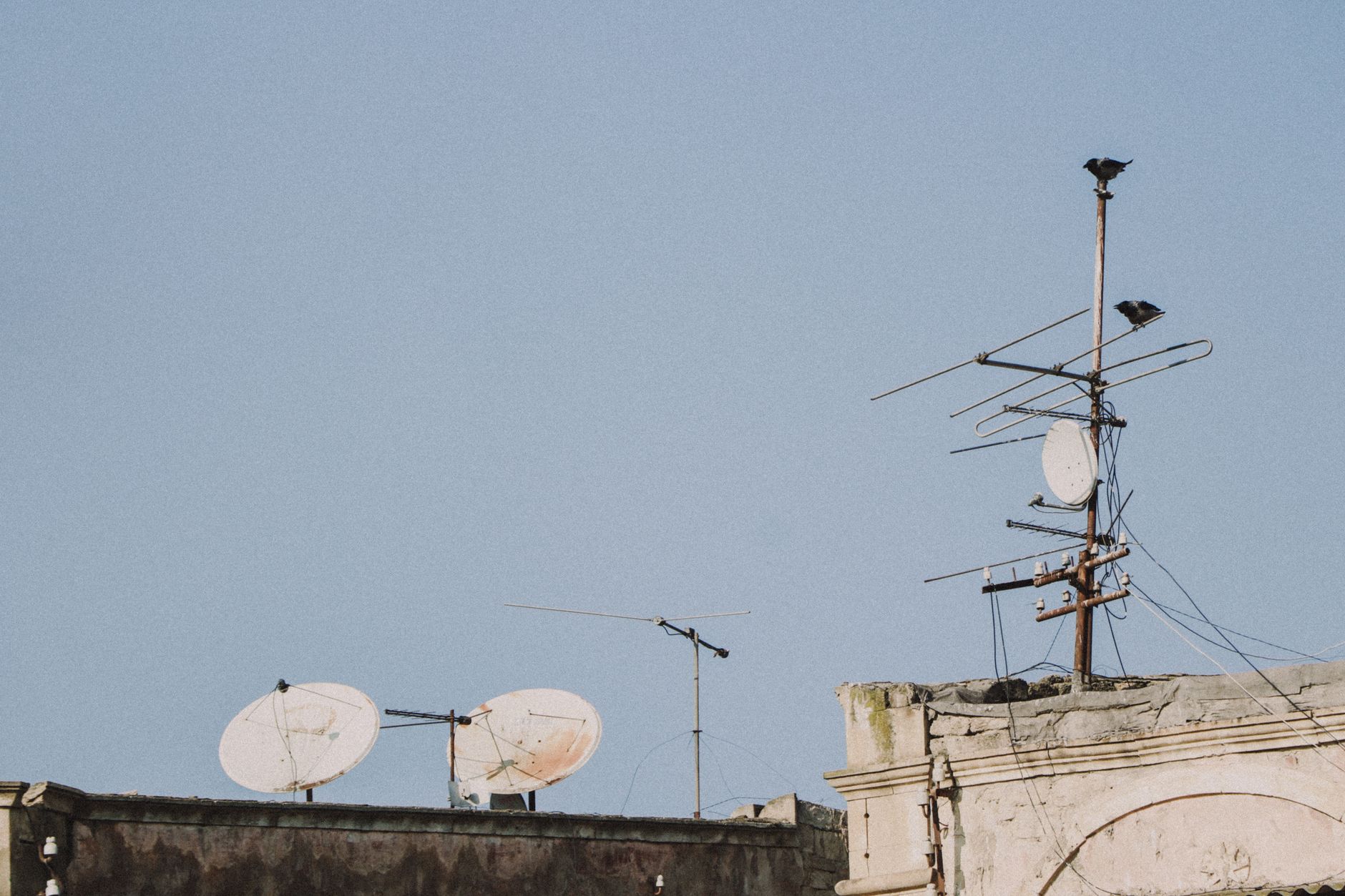 Operatorii europeni de telefonie mobilă vor lansa servicii prin satelit pentru a reduce dependența de Starlink