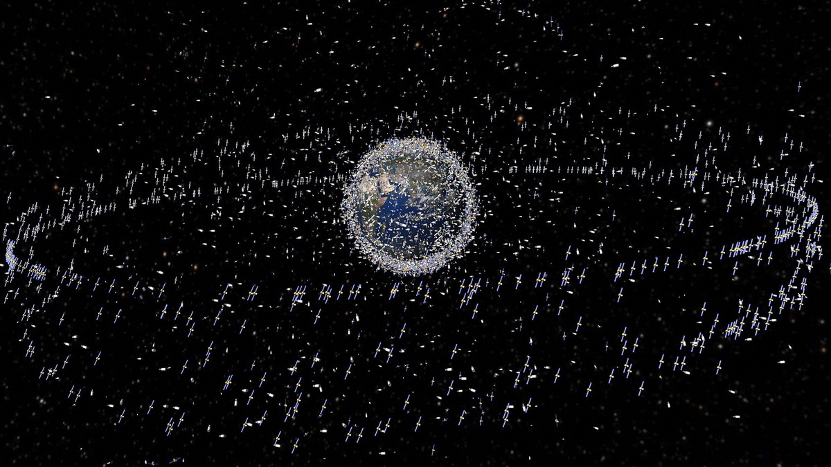 Manevre spațiale rusești: Satelitul Kosmos 2612 s-a apropiat de un microsatelit american de observare