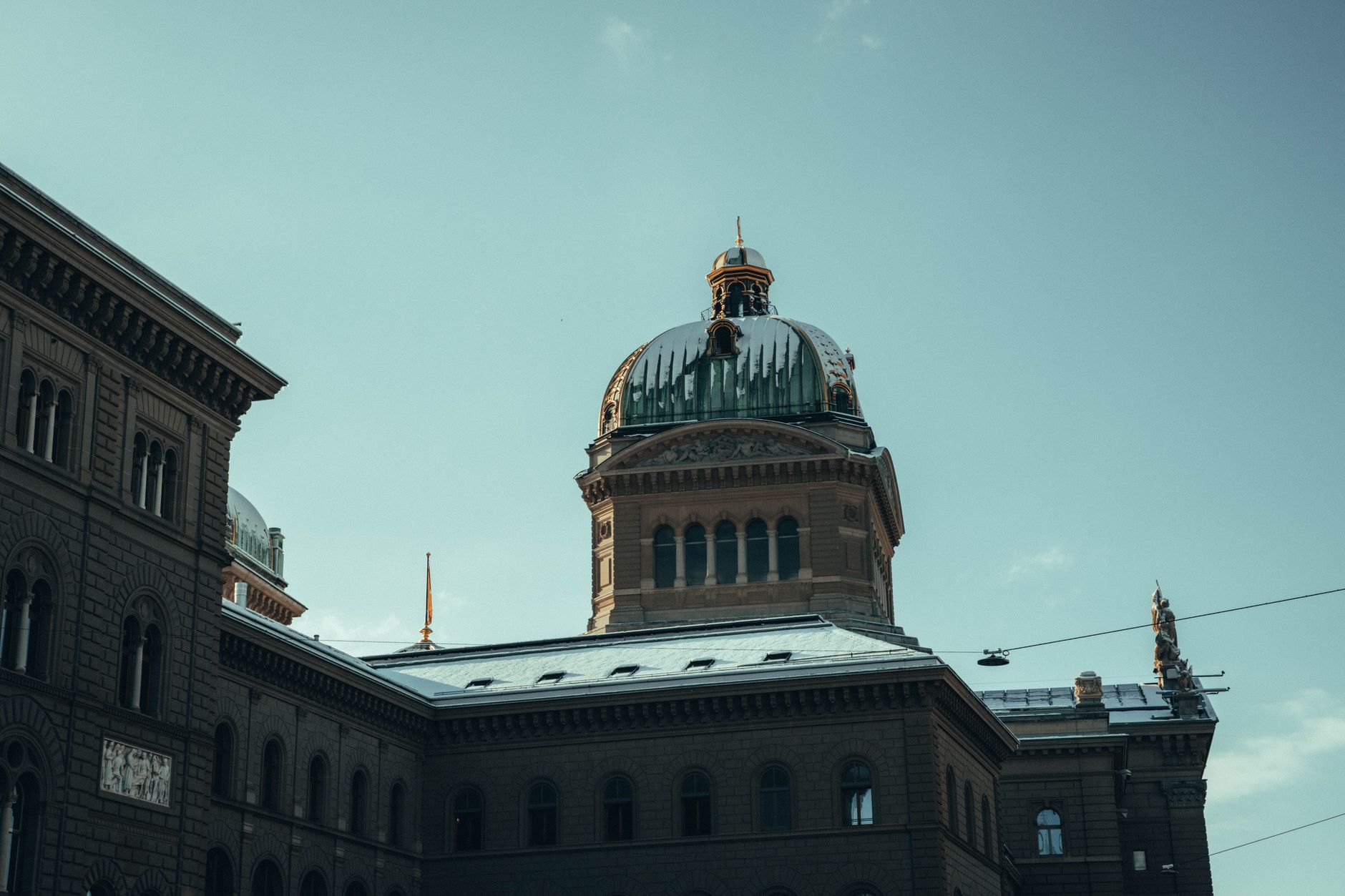 Eroziunea centrului politic european: Franța și Germania în pragul unei transformări radicale