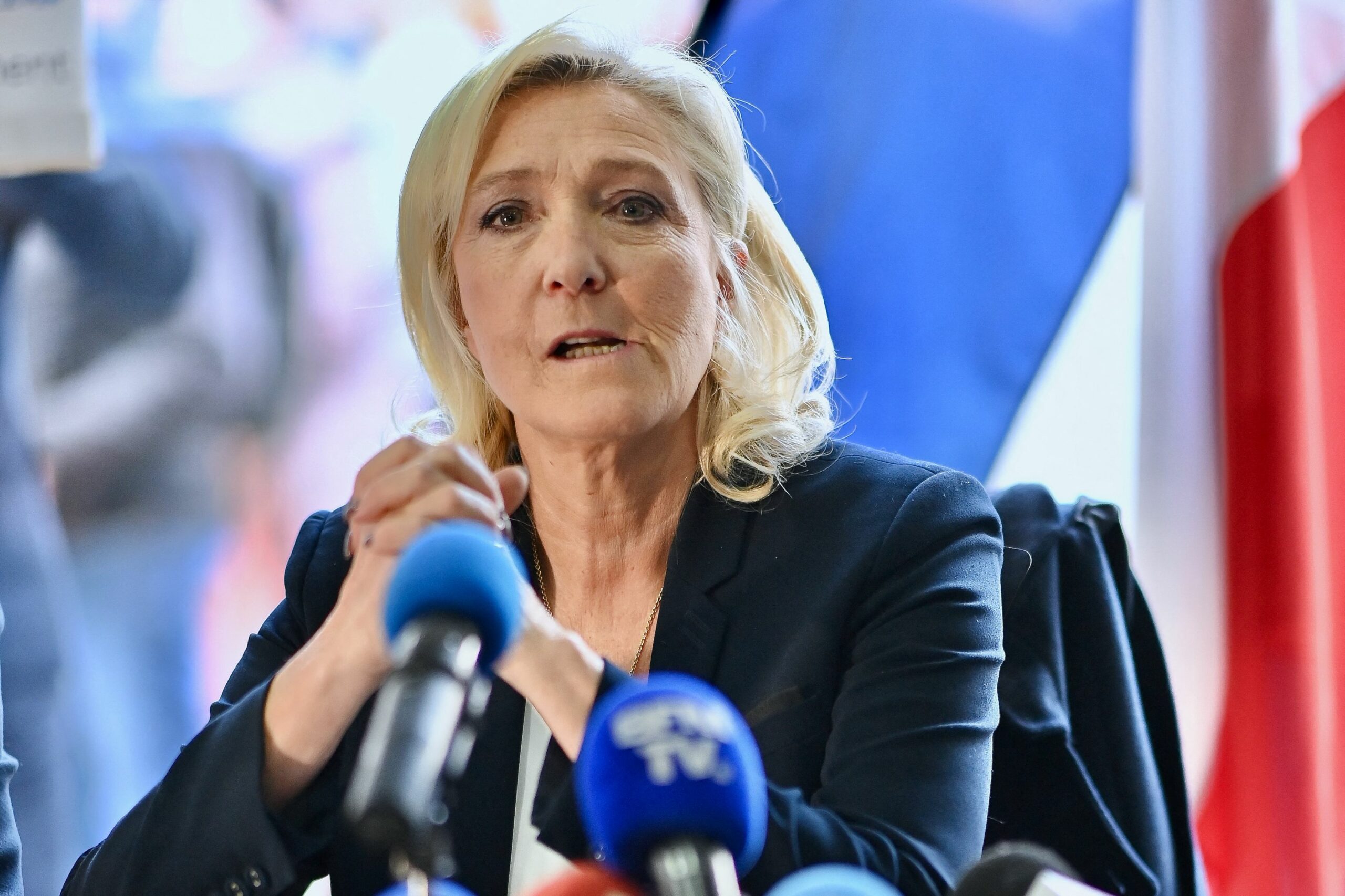Donald Trump o numește pe Marine Le Pen vocea conservatoare a Franței și cere închiderea frontierelor