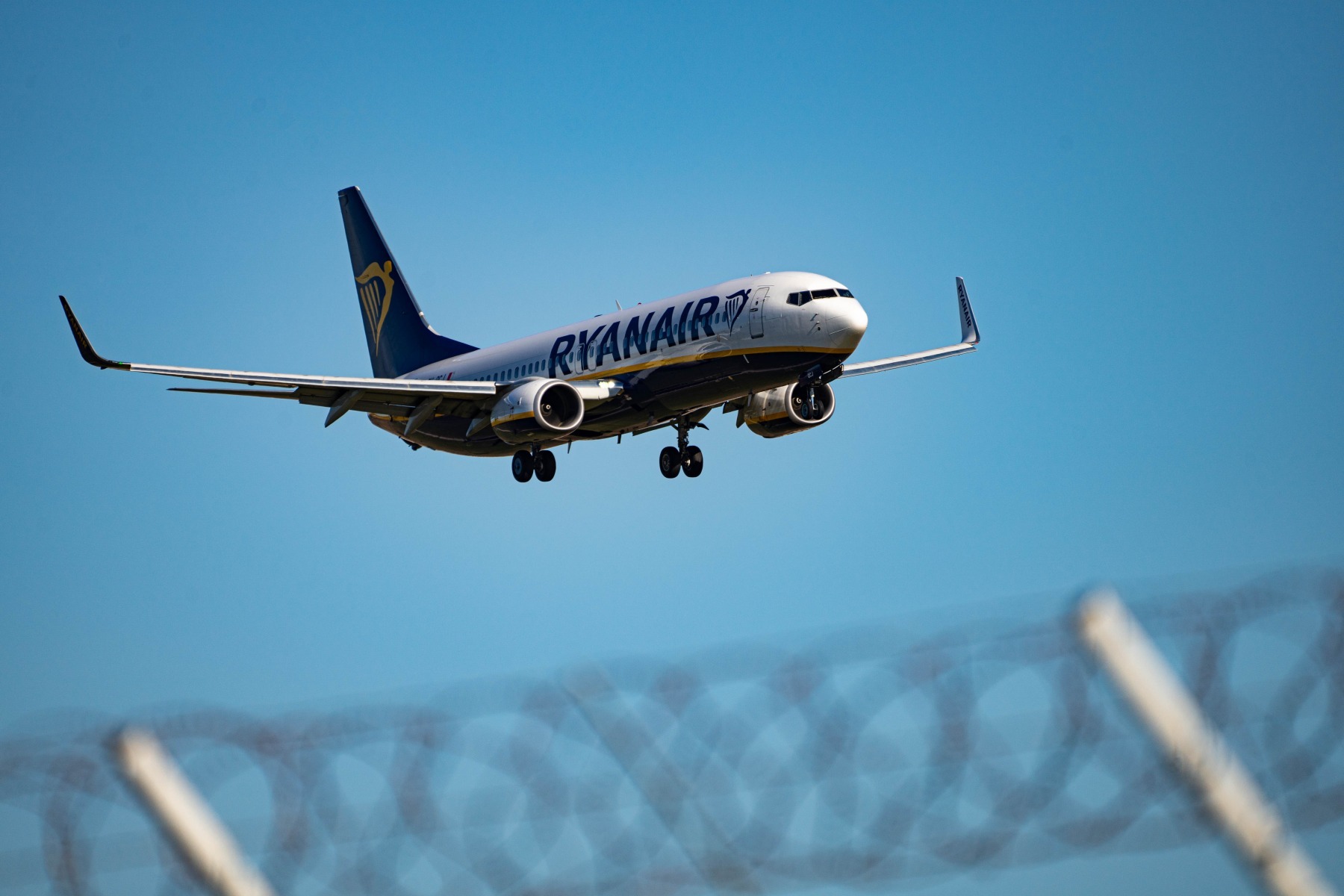 Avertisment de la Ryanair: Prețurile biletelor de avion ar putea crește cu 20% din cauza combustibilului