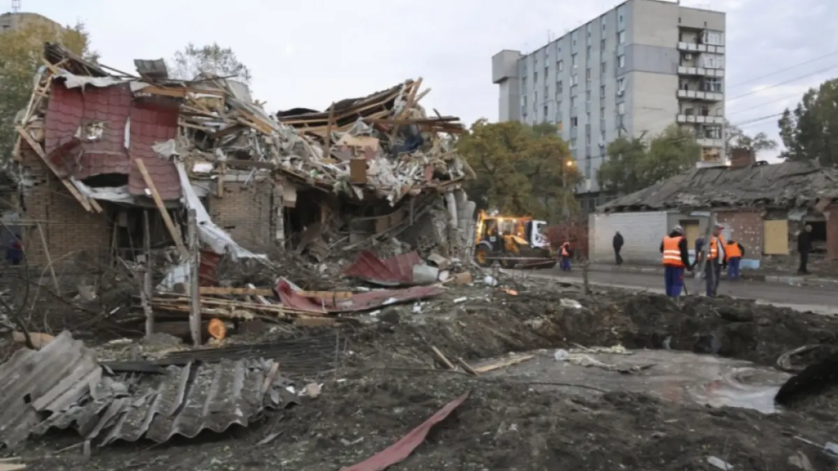 Escaladarea atacurilor rusești asupra infrastructurii ucrainiene în contextul negocierilor diplomatice