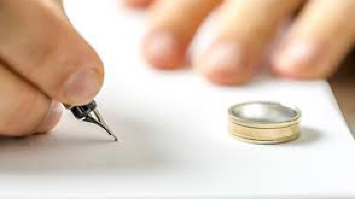 Elveția analizează eliminarea mențiunii de divorțat în documentele oficiale
