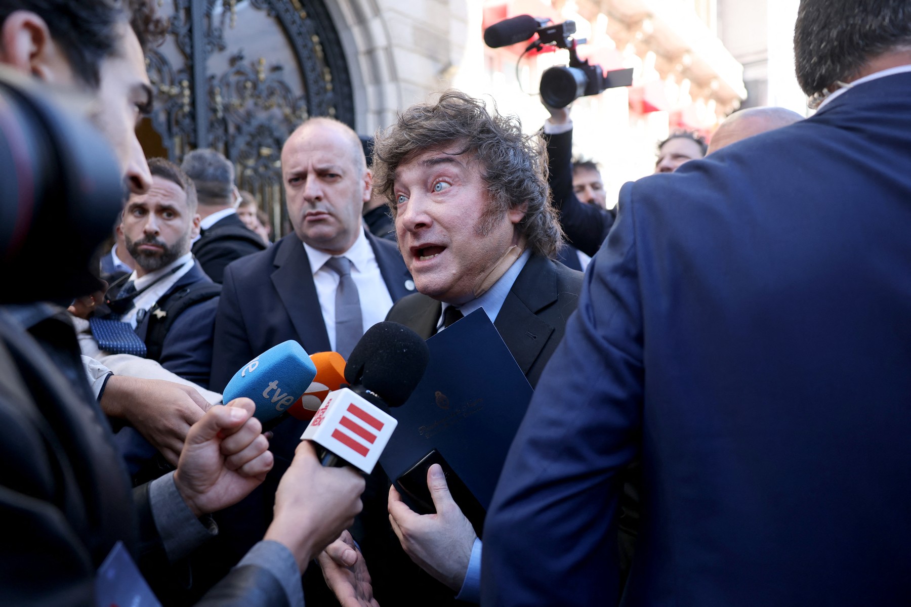 Tensiuni diplomatice la Madrid: Javier Milei l-a acuzat pe Pedro Sanchez de dictatură și corupție