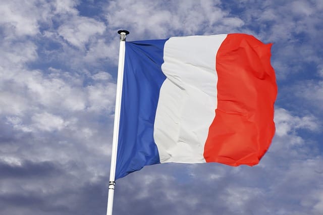 Costul împrumuturilor statului francez atinge niveluri critice pe fondul incertitudinii politice
