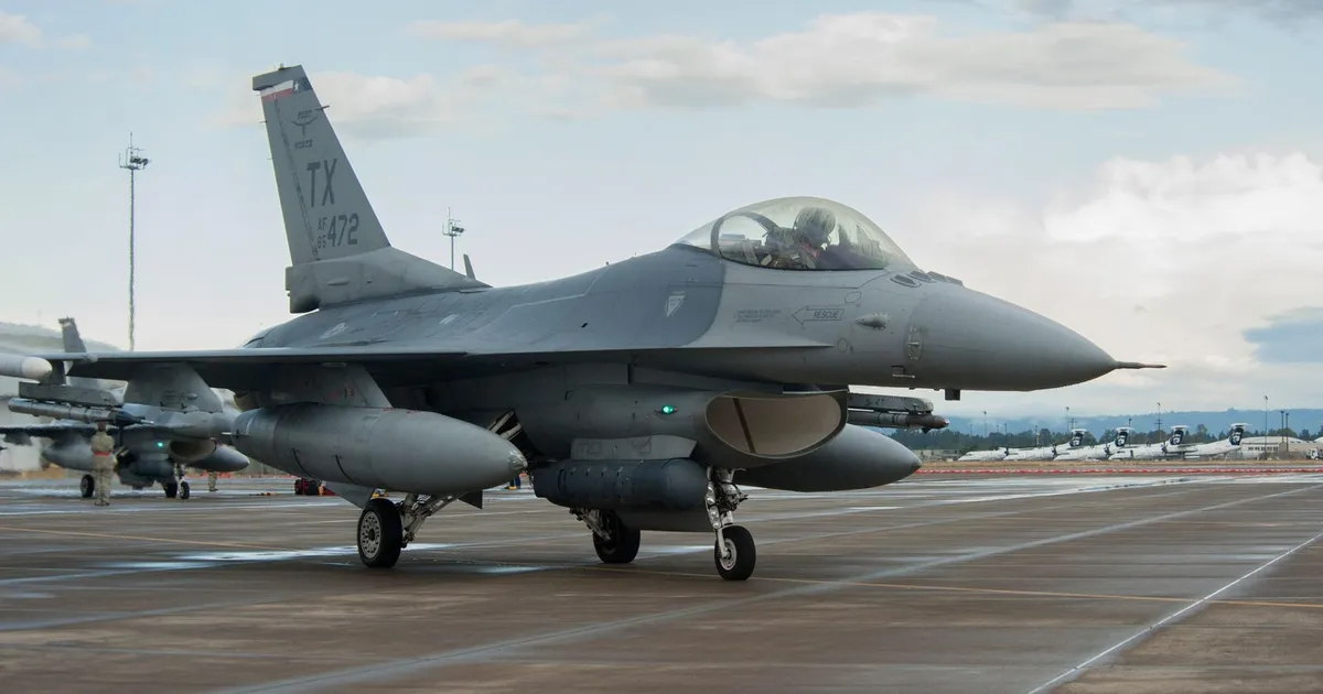 Lockheed Martin analizează dezvoltarea unei variante de F-16 adaptate nevoilor de luptă ale Ucrainei