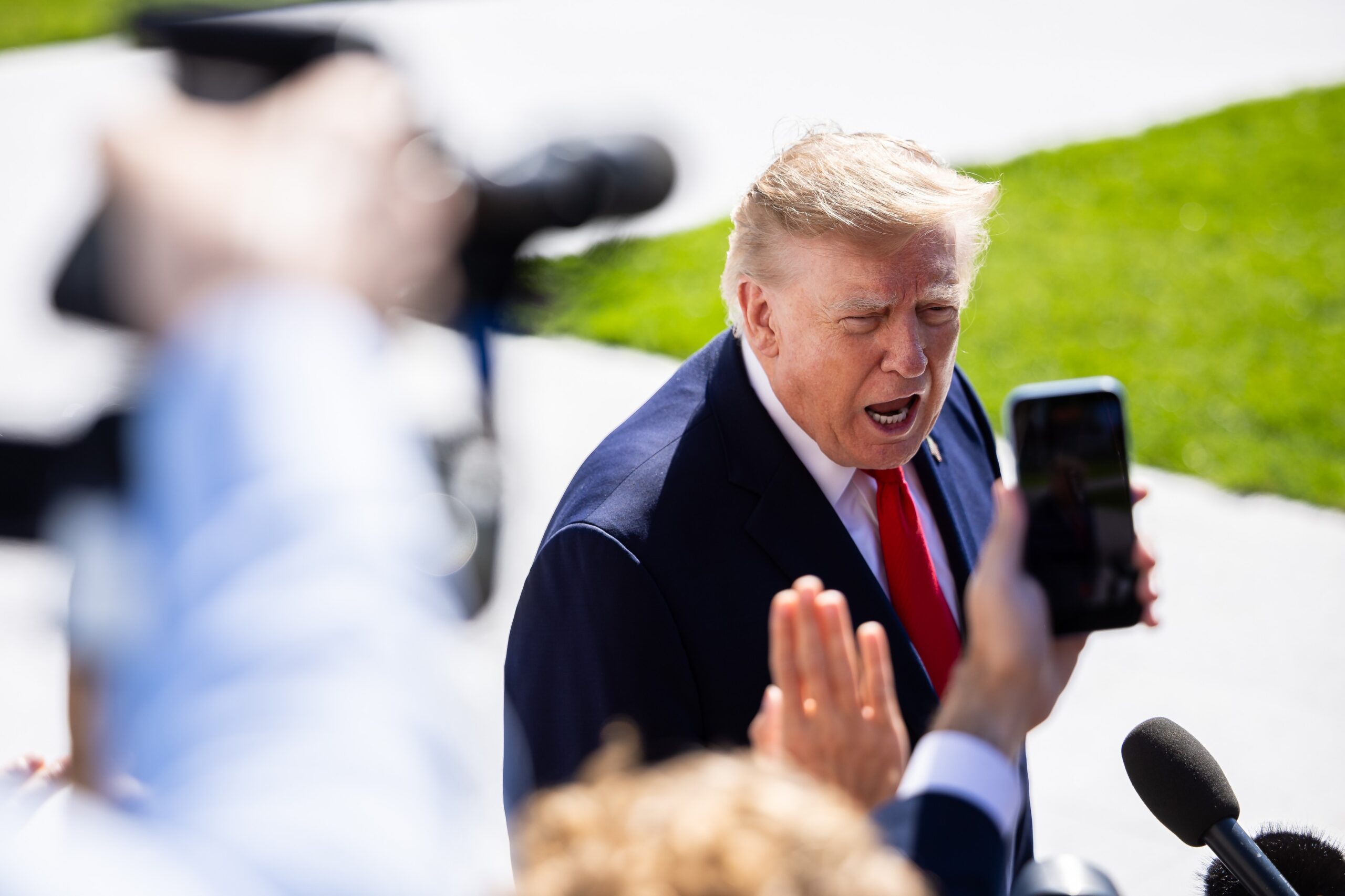 Donald Trump este obligat de un judecător să depună depoziție în procesul de calomnie împotriva BBC