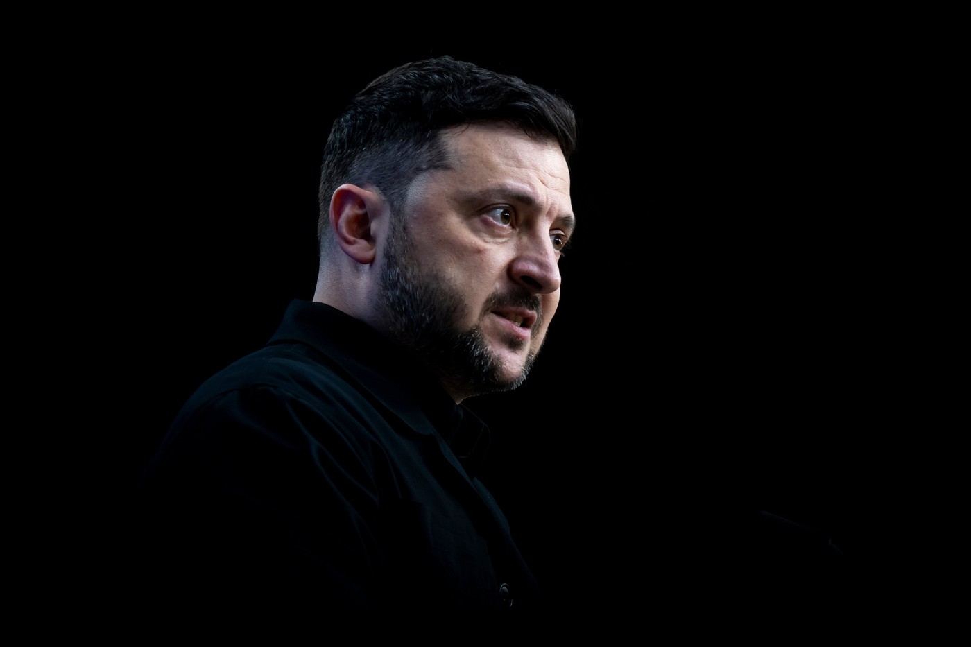 Zelenski avertizează că ridicarea sancțiunilor îl va întări pe Putin în contextul eforturilor diplomatice ale SUA