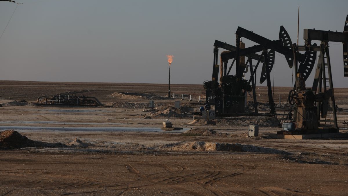 Ascensiunea prețului petrolului sub presiunea conflictelor din Arabia Saudită și din Strâmtoarea Ormuz