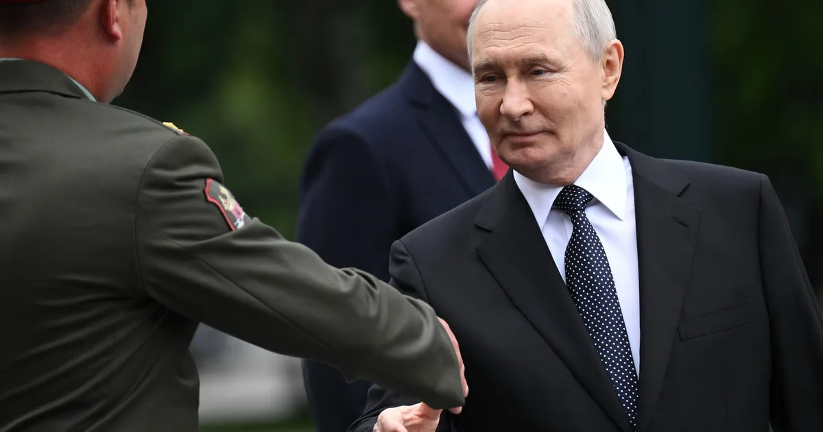 Vladimir Putin respinge acuzațiile de amenințare a Europei, numind retorica occidentală „schizofrenie politică”