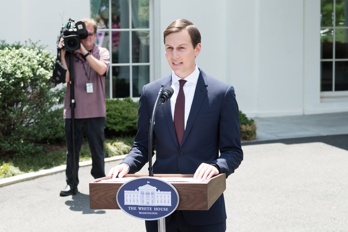 Acuzații de tranzacții secrete de sute de milioane de dolari vizând Jared Kushner
