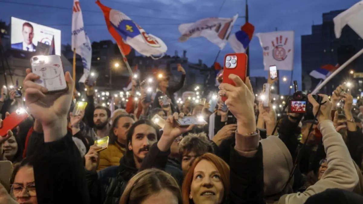 Miting masiv în Belgrad: Studenții din Serbia solicită înlăturarea partidului lui Aleksandar Vucic