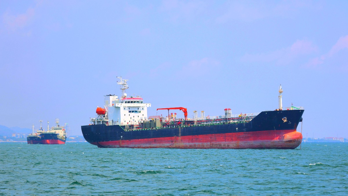 Creșterea costurilor de transport petrolier pune presiune pe aprovizionarea cu combustibil din regiune