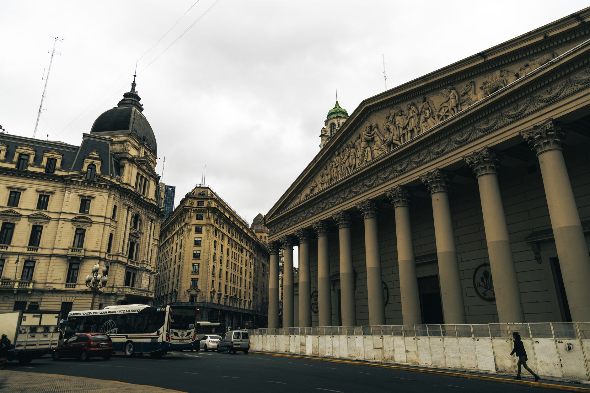 Riscul de retrogradare a ratingului Franței: Moody’s ia o decizie critică sub presiunea crizei bugetare
