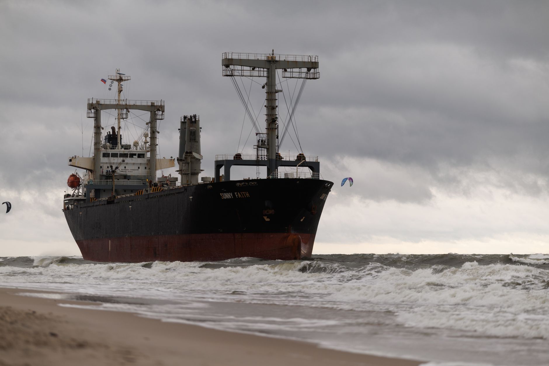 Condamnarea premierului Luca Niculescu privind atacul asupra navei în Marea Neagră: o încălcare a dreptului internațional