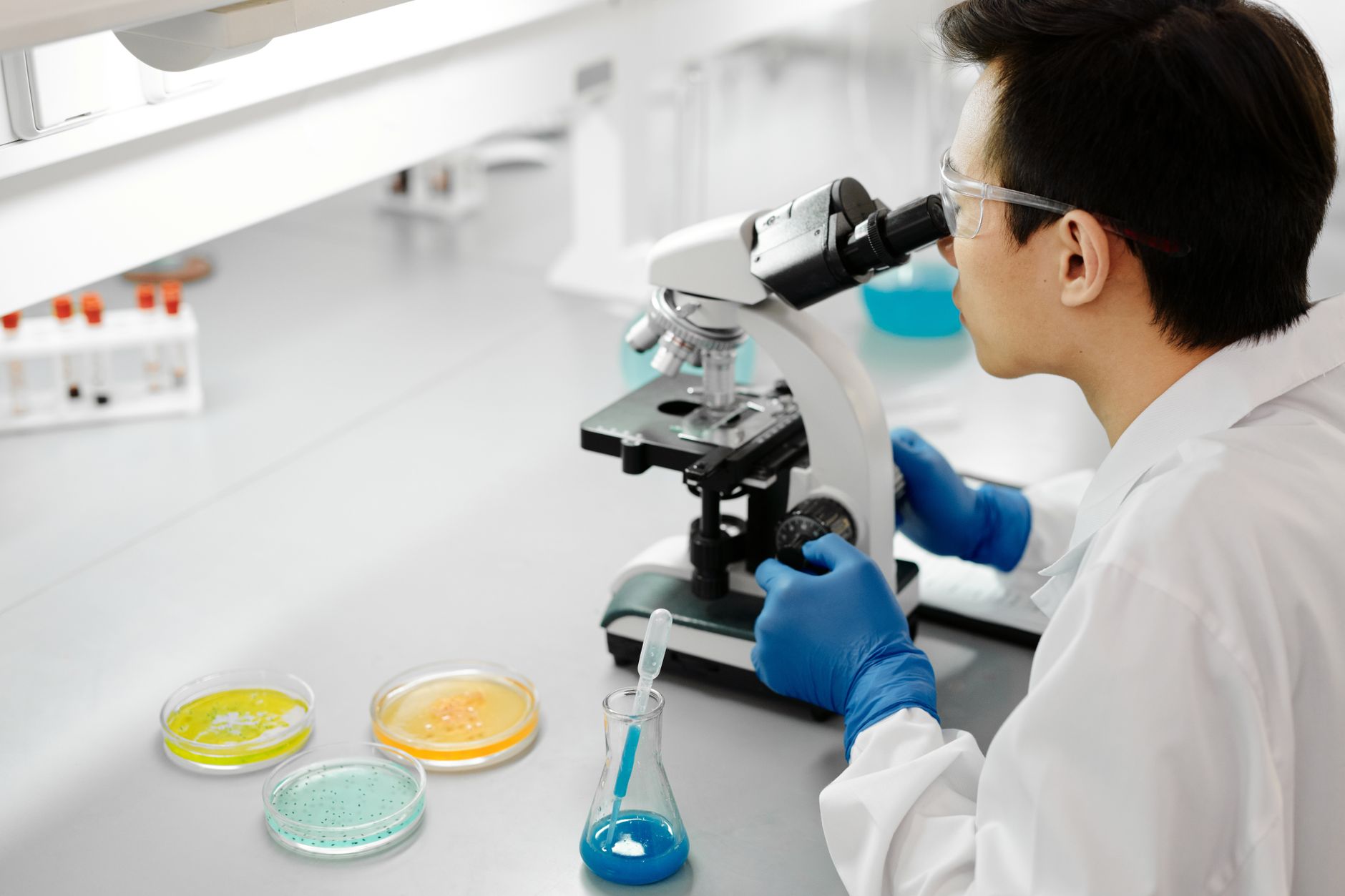 Tensiuni diplomatice între Beijing și Washington: China condamnă restricțiile SUA asupra biotehnologiei
