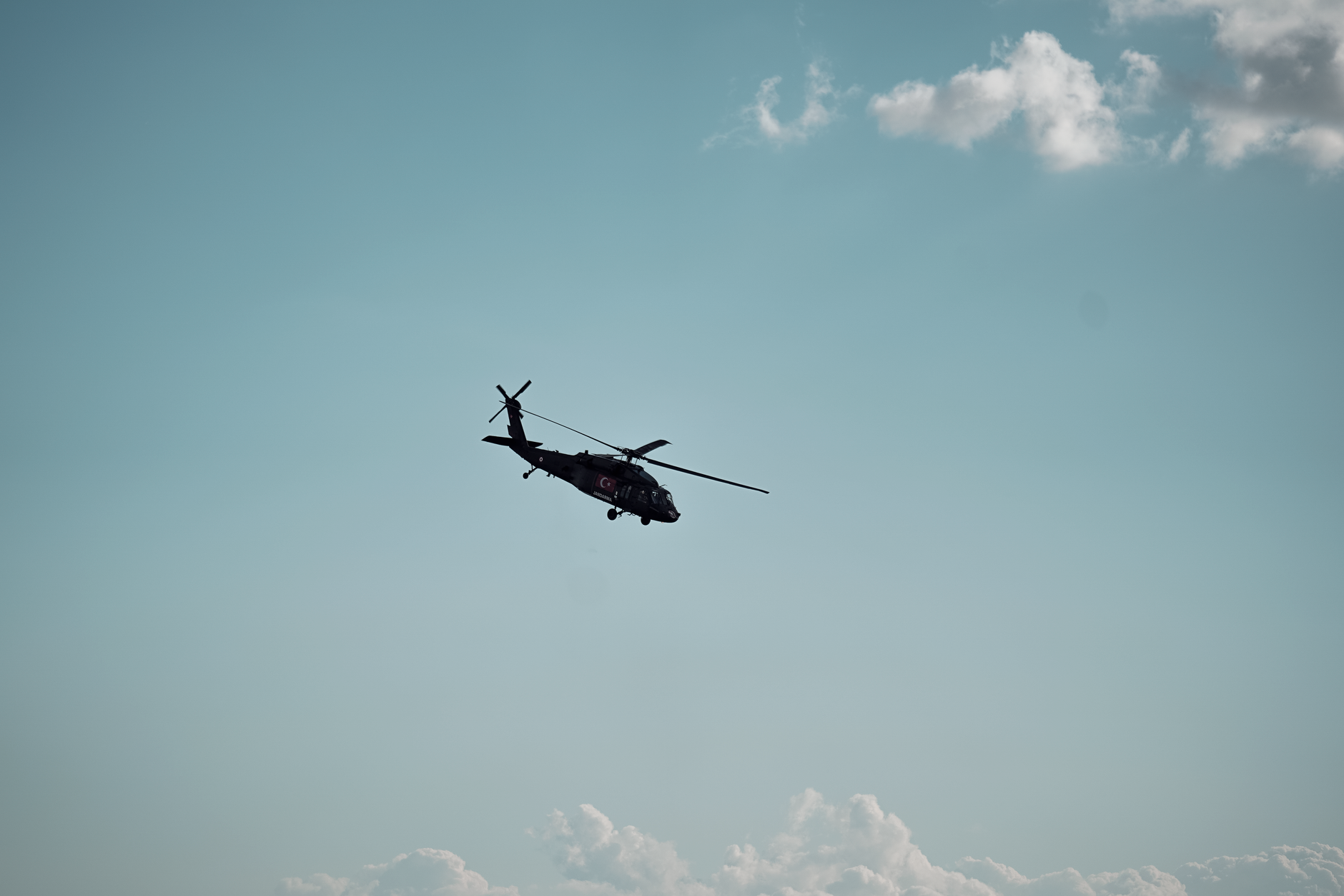 Evoluția capacităților de atac ale Iranului: Noua dronă Arash-3 integrează inteligența artificială