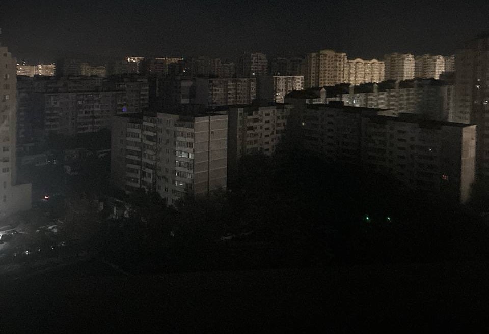 Atac asupra infrastructurii energetice provoacă întreruperi masive de curent în Crimeea