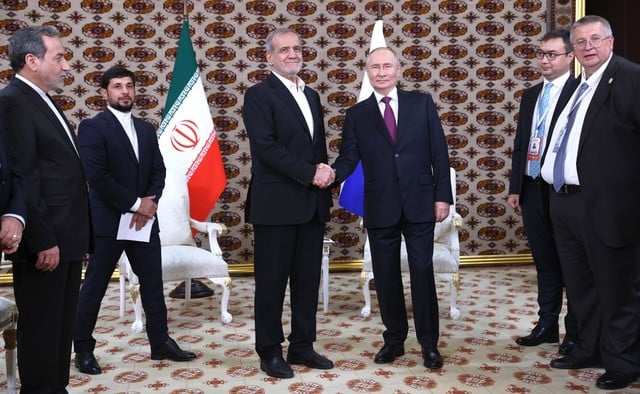 Massoud Pezeshkian se întâlnește cu Vladimir Putin la Moscova pentru consolidarea parteneriatului strategic