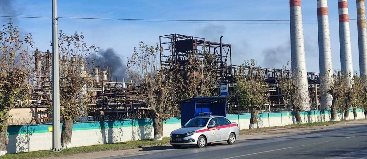 Ofensivă masivă cu drone asupra infrastructurii rusești: uzine petrochimice și de electronice vizate de Ucraina