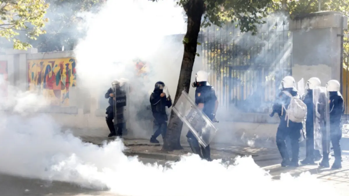 Instabilitate politică în Albania: Proteste violente și cereri de demisie pentru Edi Rama