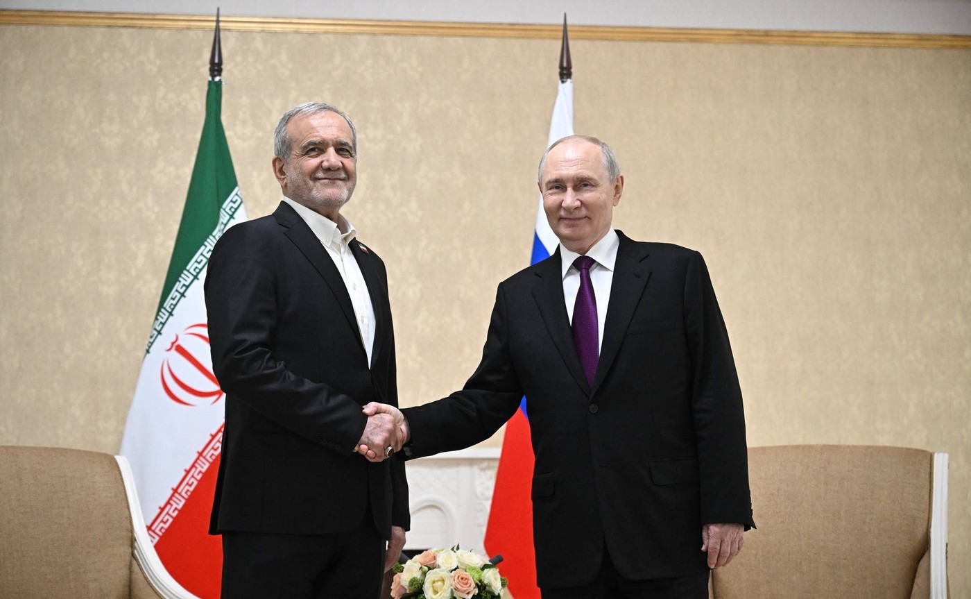 Consolidarea axei Teheran-Moscova: Președintele Iranului, Masoud Pezeshkian, se întâlnește cu Vladimir Putin