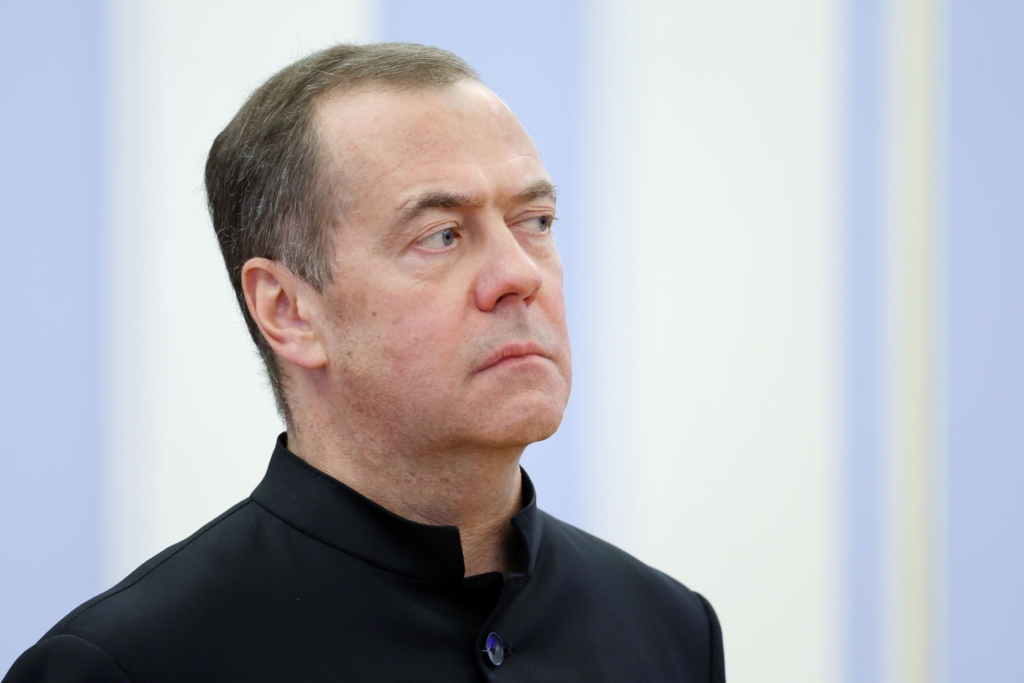 Dmitri Medvedev solicită eliminarea fizică a lui Volodimir Zelenski prin intermediul serviciilor americane