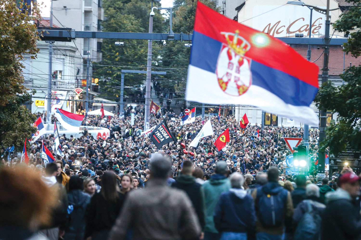 Evoluția economică a Serbiei sub Aleksandar Vucic: de la datorii mari la o creștere accelerată