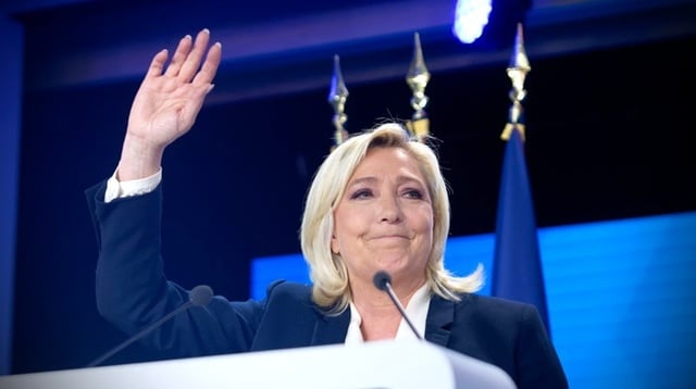 Marine Le Pen lansează campania prezidențială în Franța pe fondul instabilității sociale