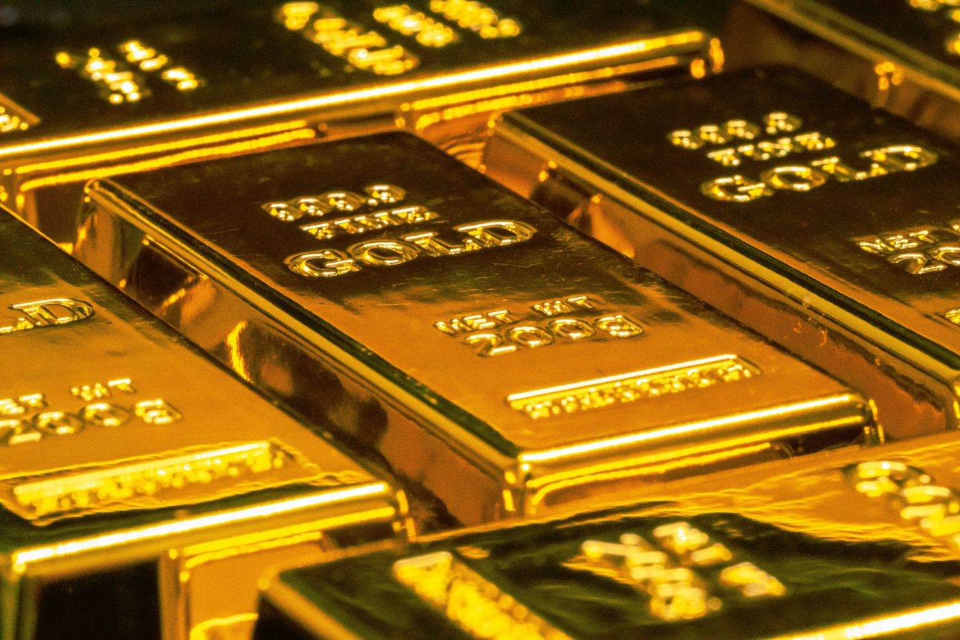 Prețul aurului depășește pragul de 4.000 de dolari pe uncie în contextul incertitudinii de la Fed