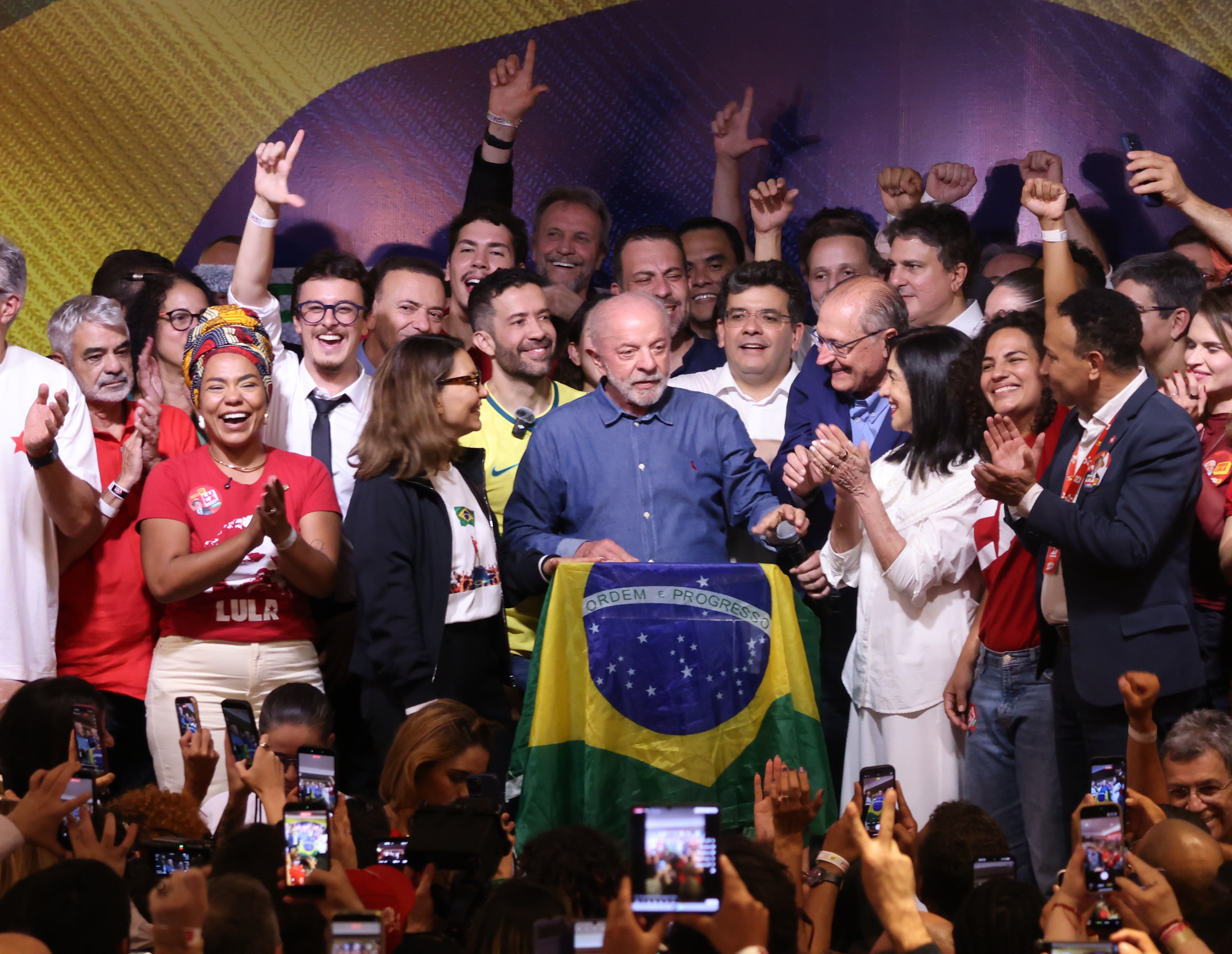 Luiz Inacio Lula da Silva câștigă al patrulea mandat de președinte al Braziliei într-un scrutin extrem de strâns