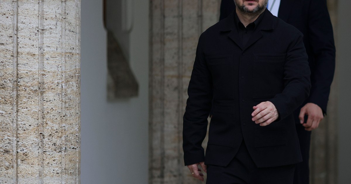Volodimir Zelenski solicită Parlamentului prelungirea legii marțiale și a mobilizării generale