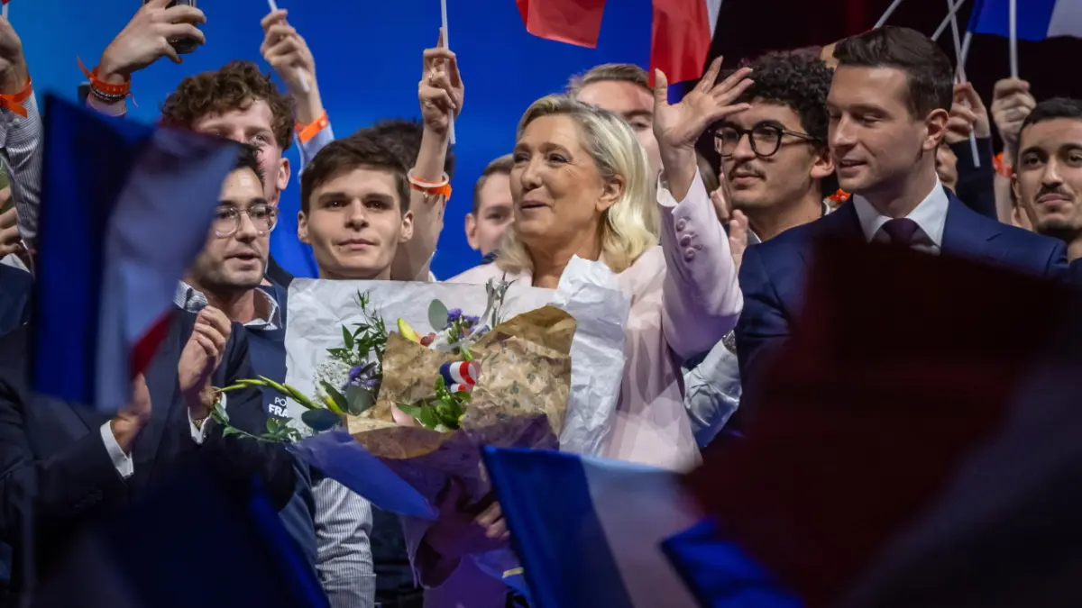 Marine Le Pen adoptă un discurs de protecție în contextul crizei sociale și economice din Franța