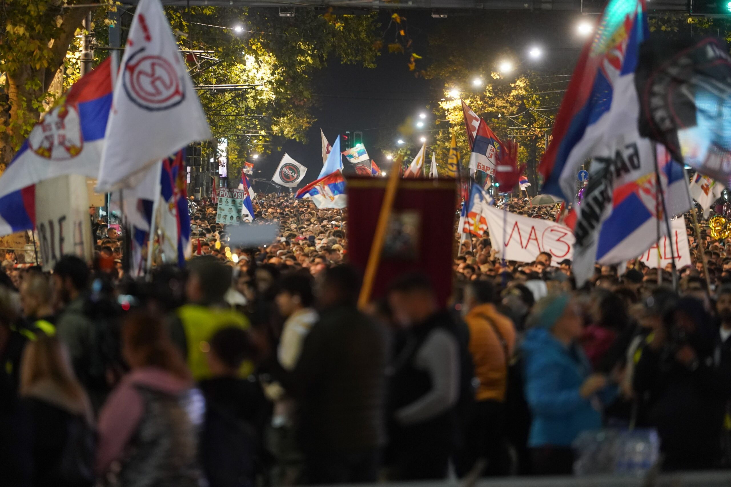 Ascensiunea Listei Studenților: Cum mișcarea anti-corupție a înlocuit regimul lui Alexander Vučić în Serbia