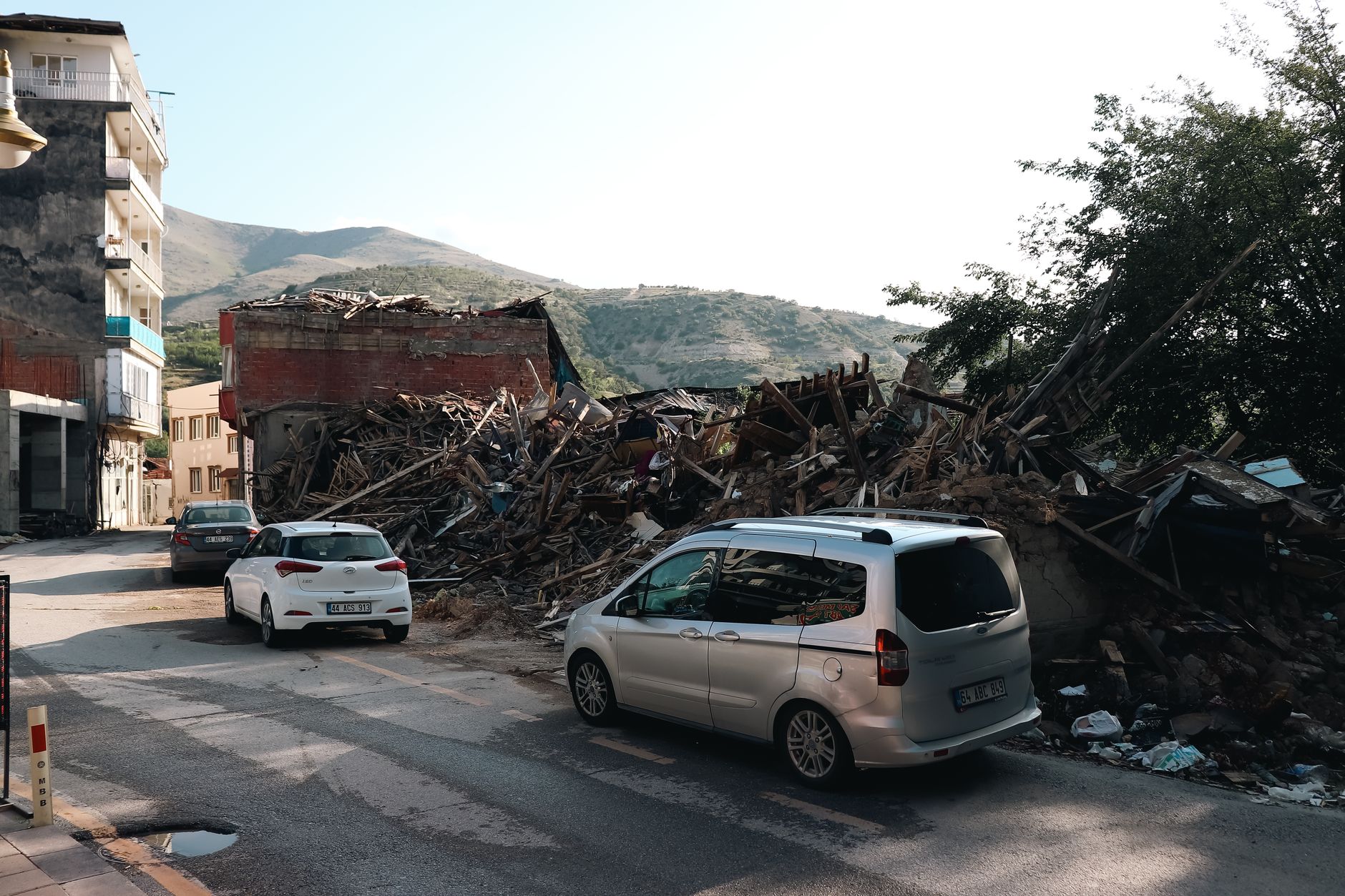 Atac cu rachete balistice asupra Kievului: infrastructură distrusă și victime civile în zona universitară
