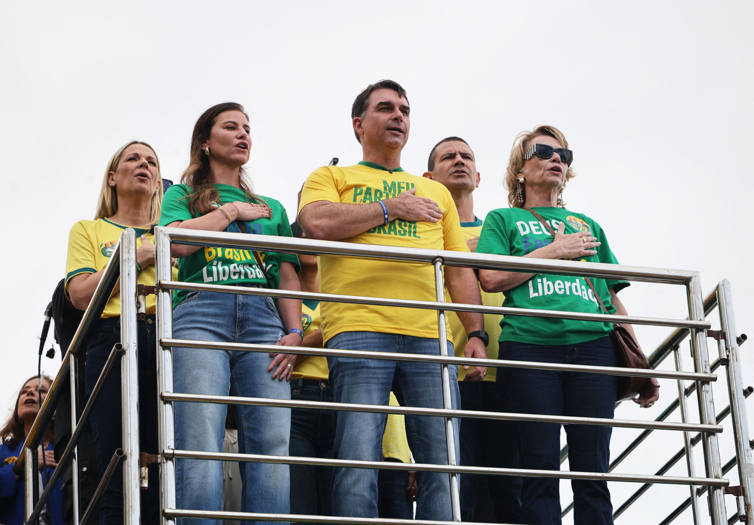 Partidul lui Flávio Bolsonaro recunoaște victoria lui Lula, în timp ce Donald Trump acuză fraude electorale