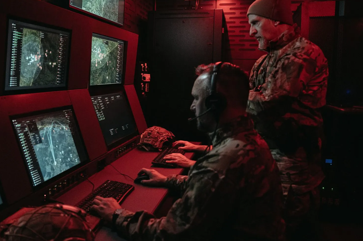 Tehnologie AI de la Helsing pentru combaterea atacurilor masive cu drone și rachete